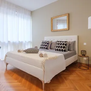 Lux Station Apartamento
